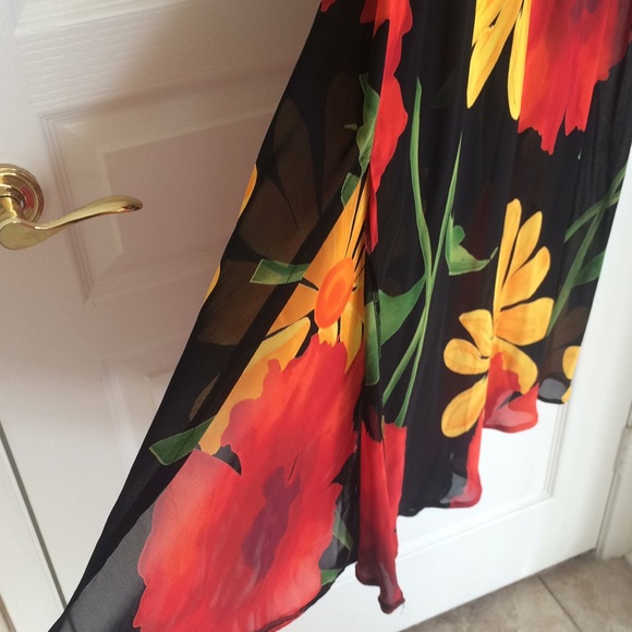 Beautiful Floral Dress In Size: 38 - Picture 11 of 15